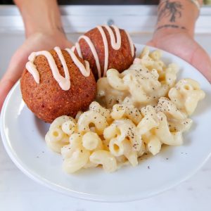 cauliflower nuggets with mac and cheese