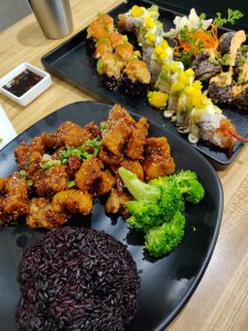 Daikon Vegan Sushi with black rice and broccoli